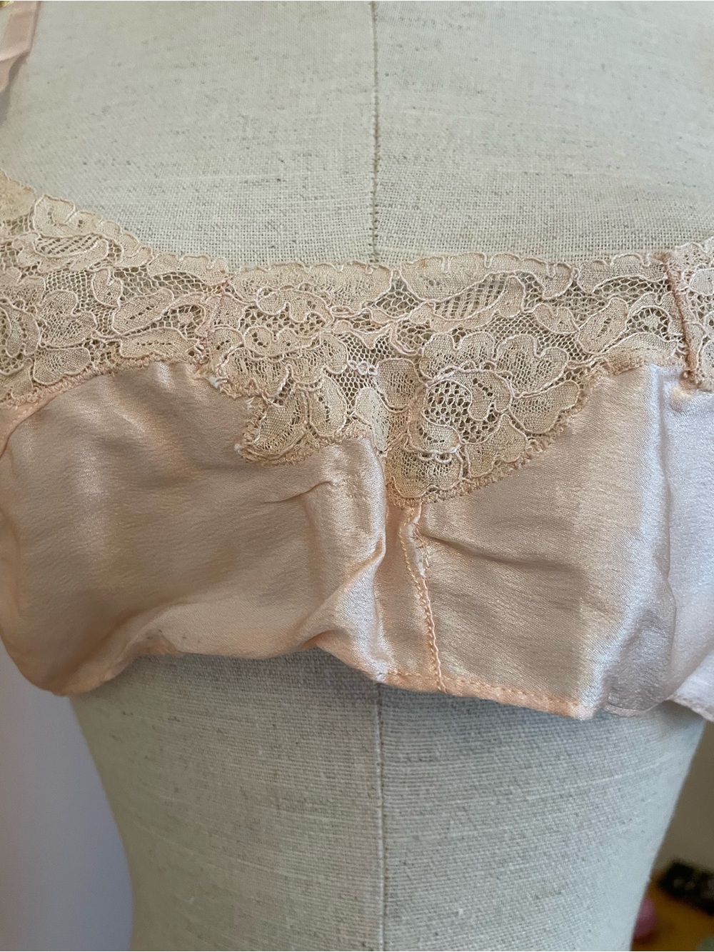 Vintage 1920s  Peachy Pink  Satin Lace Bandeau and Tap Pants Set - Picture 4 of 10